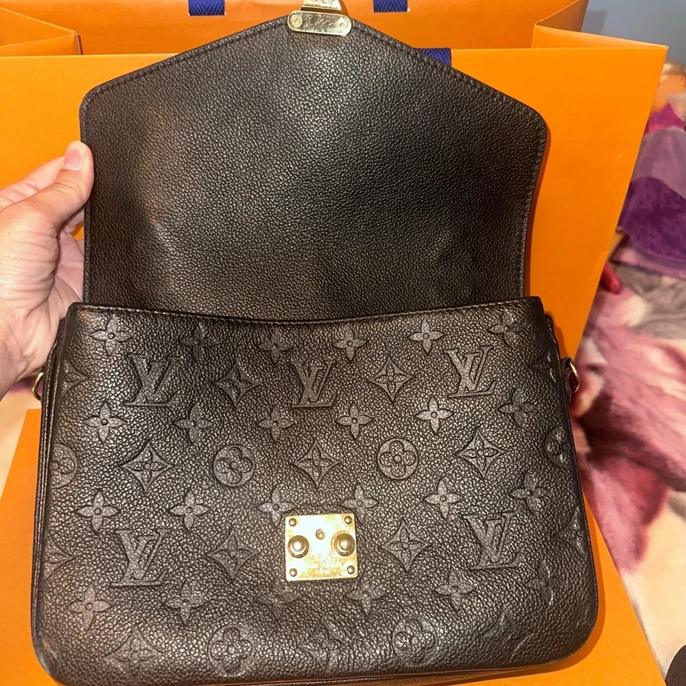 Louis Vuitton Black Empreinte Pochette Metis Crossbody